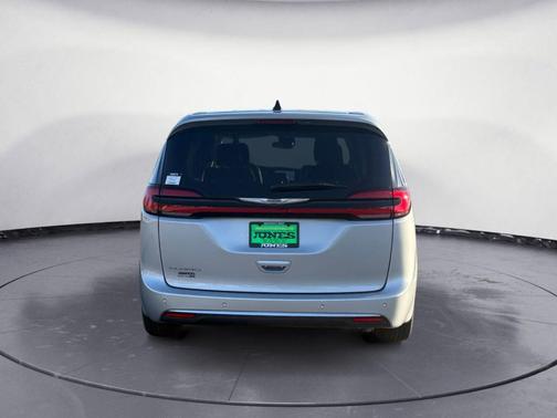 Silver Mist Clearcoat 2024 Chrysler Pacifica Touring-L