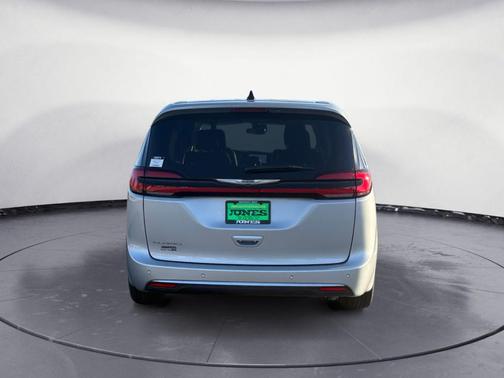 Silver Mist Clearcoat 2024 Chrysler Pacifica Touring-L