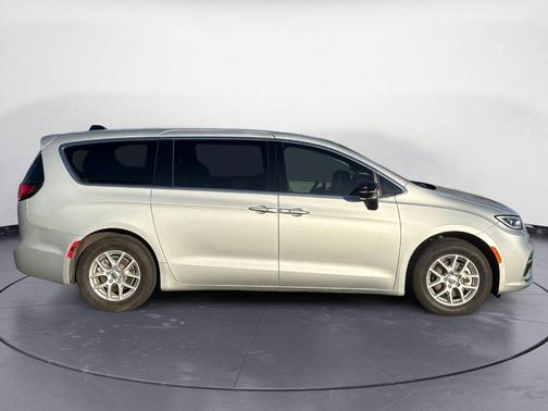Silver Mist Clearcoat 2024 Chrysler Pacifica Touring-L