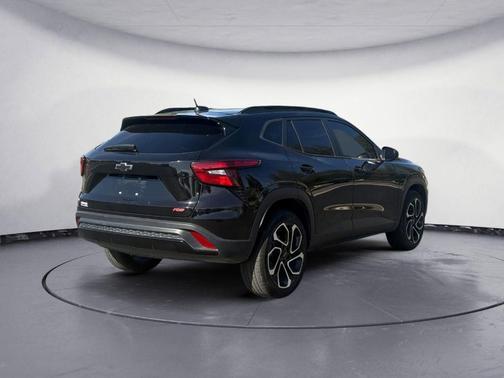 Mosaic Black Metallic 2024 Chevrolet Trax 2RS