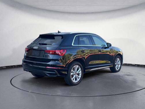 2022 Audi Q3 45 S line Premium