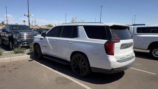 White Frost Tri-Coat 2022 GMC Yukon SLT