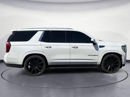 White Frost Tri-Coat 2022 GMC Yukon SLT