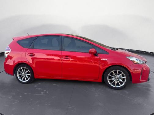 2017 Toyota Prius v Five