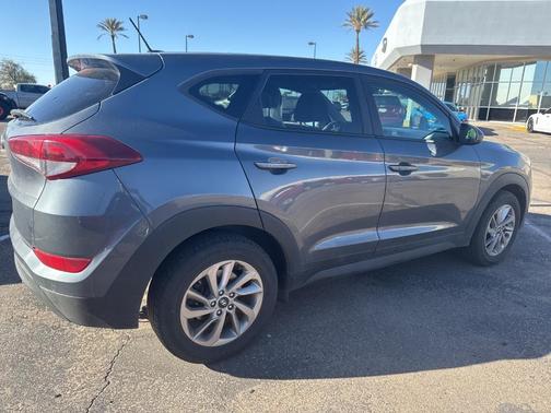 2017 Hyundai TUCSON SE