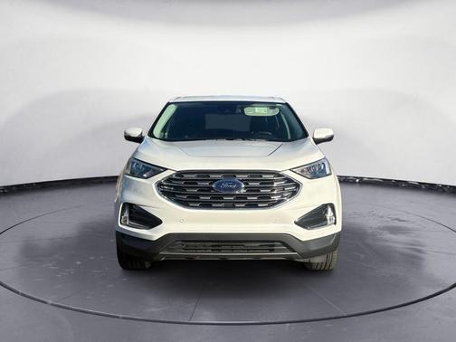 White Metallic 2024 Ford Edge Titanium