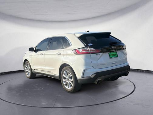 White Metallic 2024 Ford Edge Titanium
