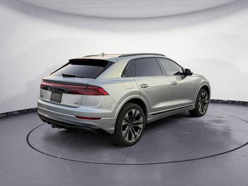 2025 Audi Q8 55 Premium