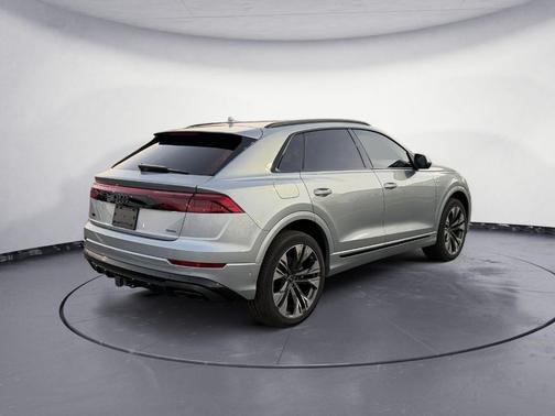 2025 Audi Q8 55 Premium