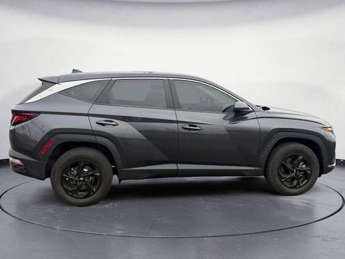 2022 Hyundai TUCSON SE