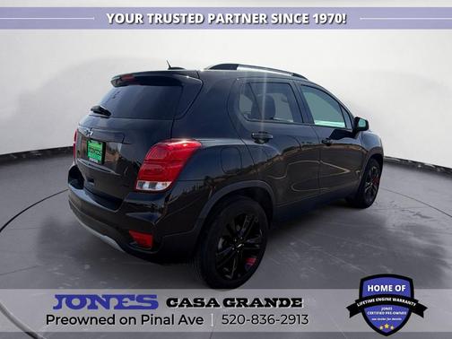 Mosaic Black Metallic 2021 Chevrolet Trax LT