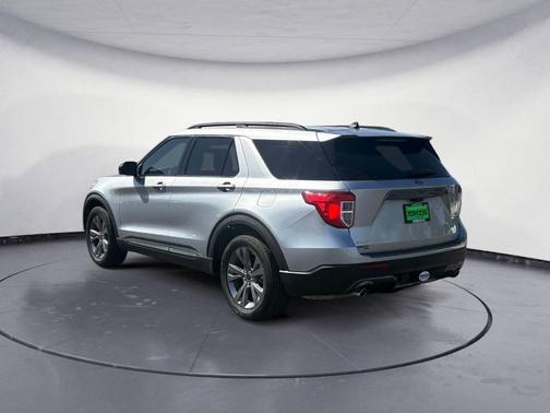 Iconic Silver Metallic 2022 Ford Explorer XLT