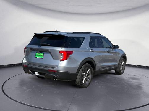 Iconic Silver Metallic 2022 Ford Explorer XLT