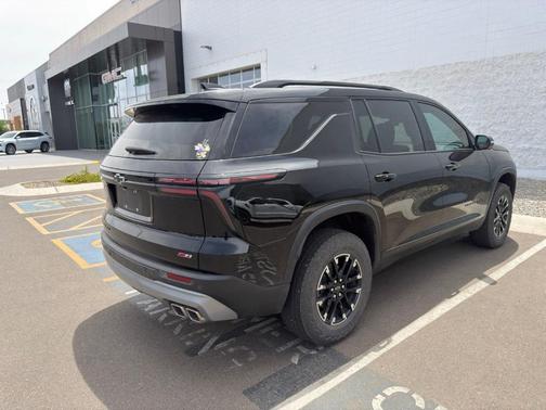 Mosaic Black Metallic 2024 Chevrolet Traverse Z71