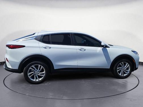 Summit White 2024 Buick Envista Preferred