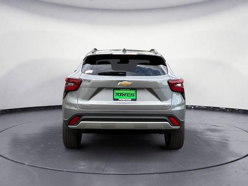 Sterling Gray Metallic 2025 Chevrolet Trax LT