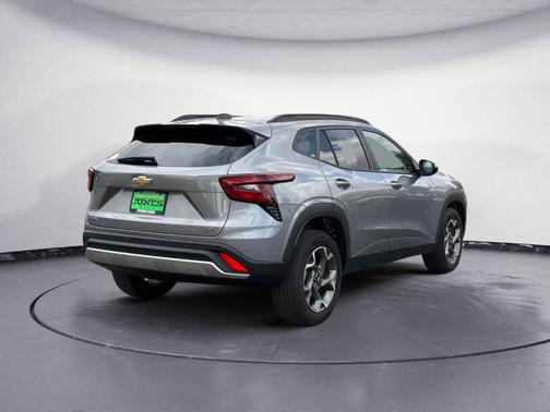 Sterling Gray Metallic 2025 Chevrolet Trax LT