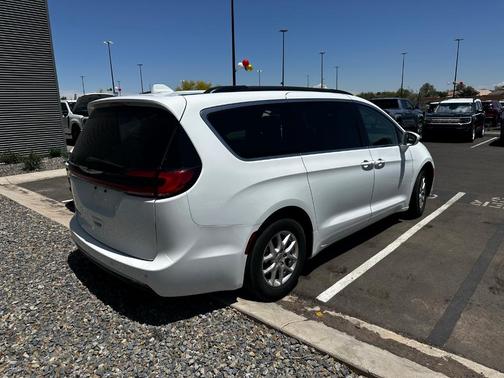 2022 Chrysler Pacifica Touring-L