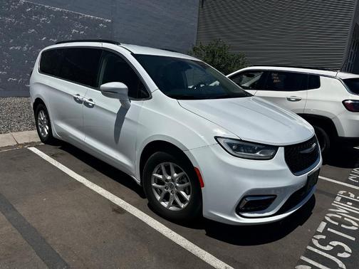 2022 Chrysler Pacifica Touring-L