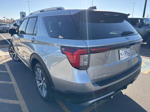 2025 Ford Explorer Platinum