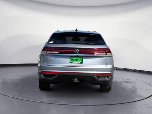 Silver Bird Metallic 2024 Volkswagen Atlas Cross Sport 2.0T SE w/Technology