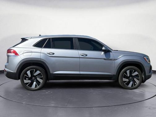 Silver Bird Metallic 2024 Volkswagen Atlas Cross Sport 2.0T SE w/Technology