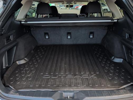 Crystal White Pearl 2022 Subaru Outback Premium