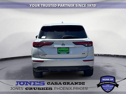 2023 Mitsubishi Outlander SE