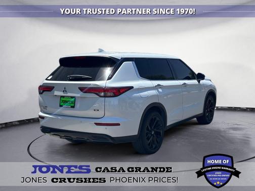 2023 Mitsubishi Outlander SE