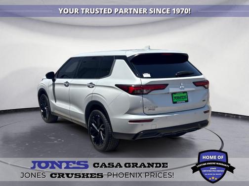 2023 Mitsubishi Outlander SE