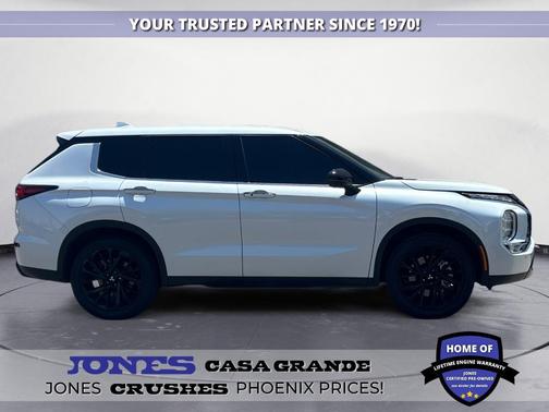 2023 Mitsubishi Outlander SE