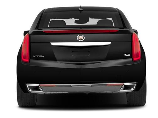 White Diamond Clearcoat 2013 Cadillac XTS Luxury