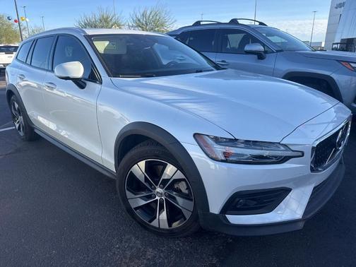 2021 Volvo V60 Cross Country T5