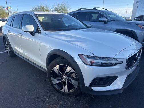 2021 Volvo V60 Cross Country T5