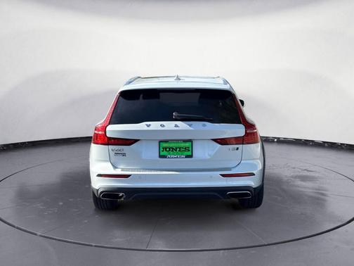2021 Volvo V60 Cross Country T5