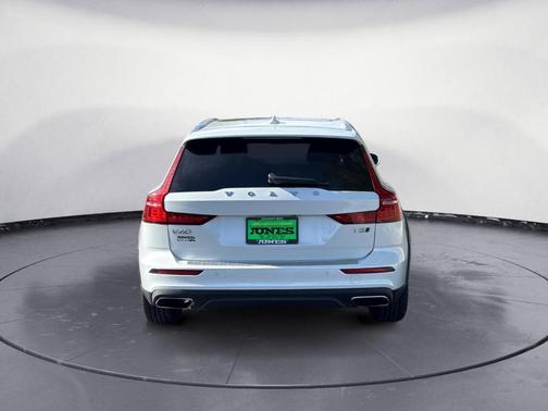 2021 Volvo V60 Cross Country T5