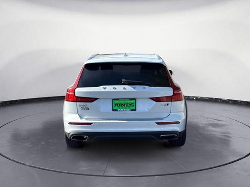 2021 Volvo V60 Cross Country T5