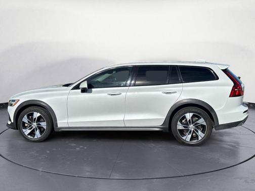 2021 Volvo V60 Cross Country T5