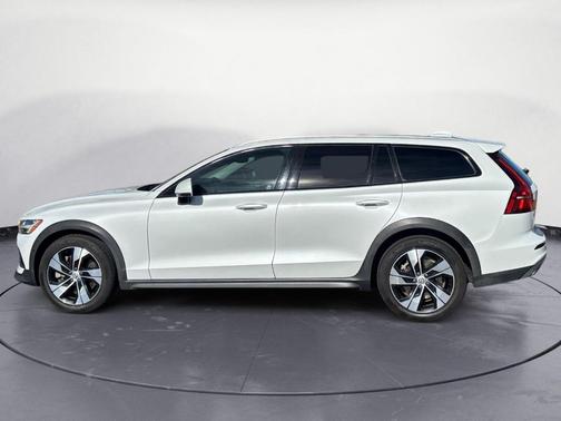 2021 Volvo V60 Cross Country T5
