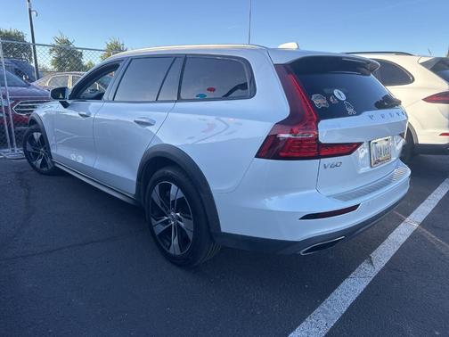 2021 Volvo V60 Cross Country T5