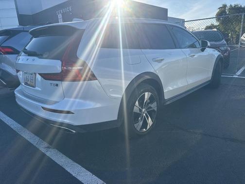 2021 Volvo V60 Cross Country T5