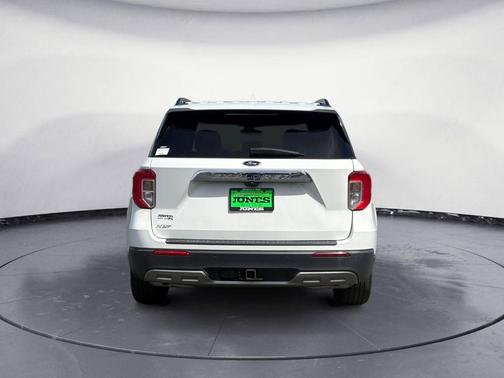White Metallic 2022 Ford Explorer XLT