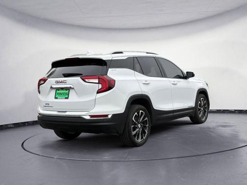 Summit White 2022 GMC Terrain SLT
