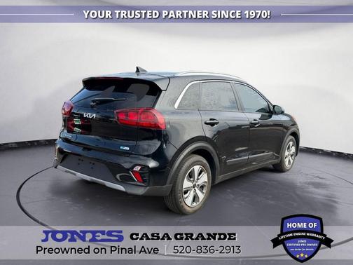 Aurora Black Pearl 2022 Kia Niro LX