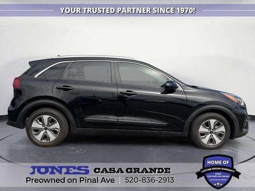 Aurora Black Pearl 2022 Kia Niro LX