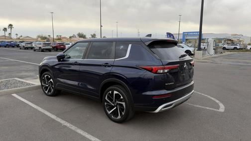 2023 Mitsubishi Outlander SE