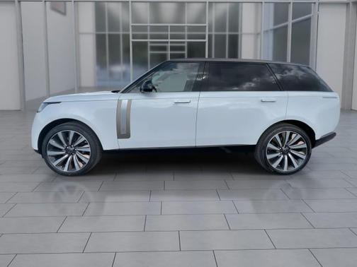 2025 Land Rover Range Rover P615 SV