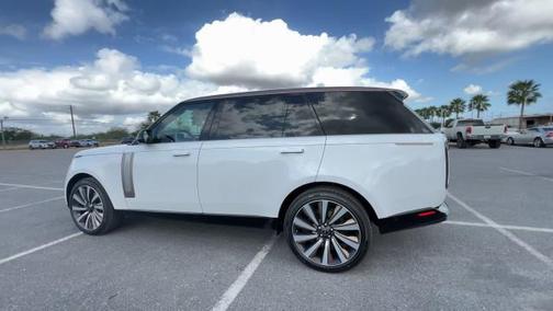2025 Land Rover Range Rover P615 SV