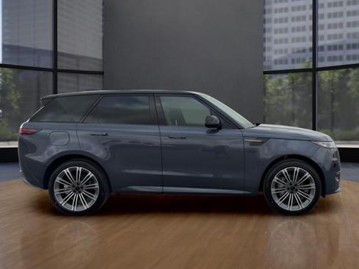 2026 Land Rover Range Rover Sport SE