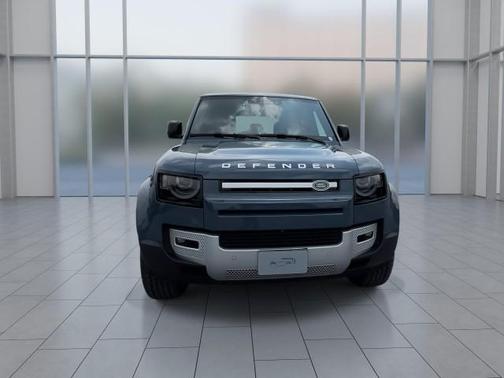 2025 Land Rover Defender 110 P400 S